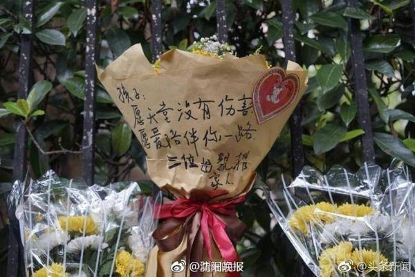 C罗+MSN！内马尔晒球衣收藏：C罗，梅西，内马尔，苏亚雷斯